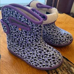 Bogs Little Kids Boots in Purple and Black Leopard Print